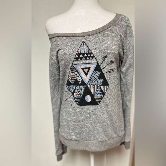 Volcom Heather Gray Off The Shoulder Sweater with Geometric Design Surfer Style - Picture 1 of 4
